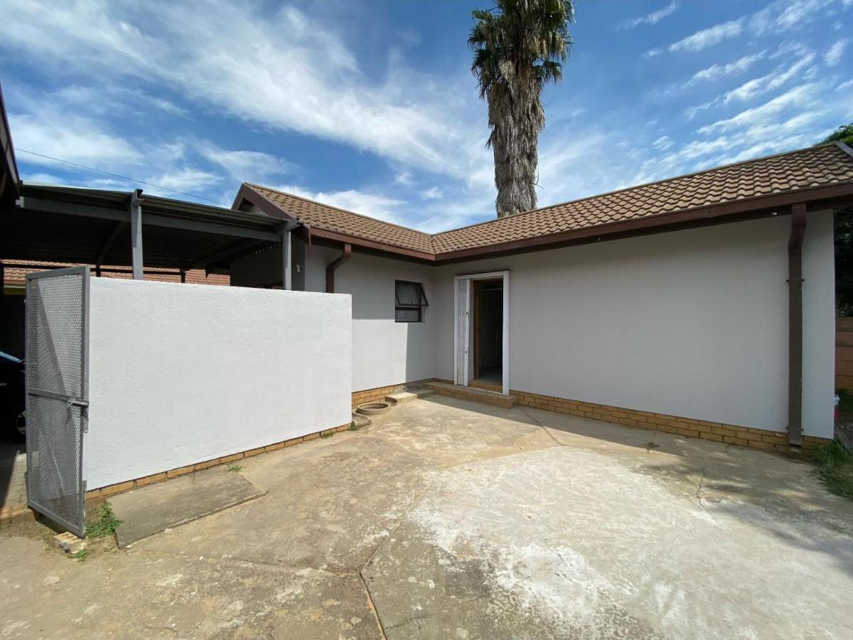 Simbia Contractors Apartment Vaalpark