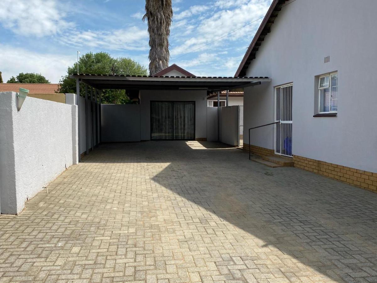 Apartment Simbia Contractors Vaalpark